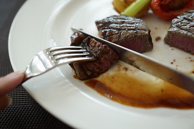 肉を軟らかく調理するためには?-さらに時短のコツはプロテアーゼ!